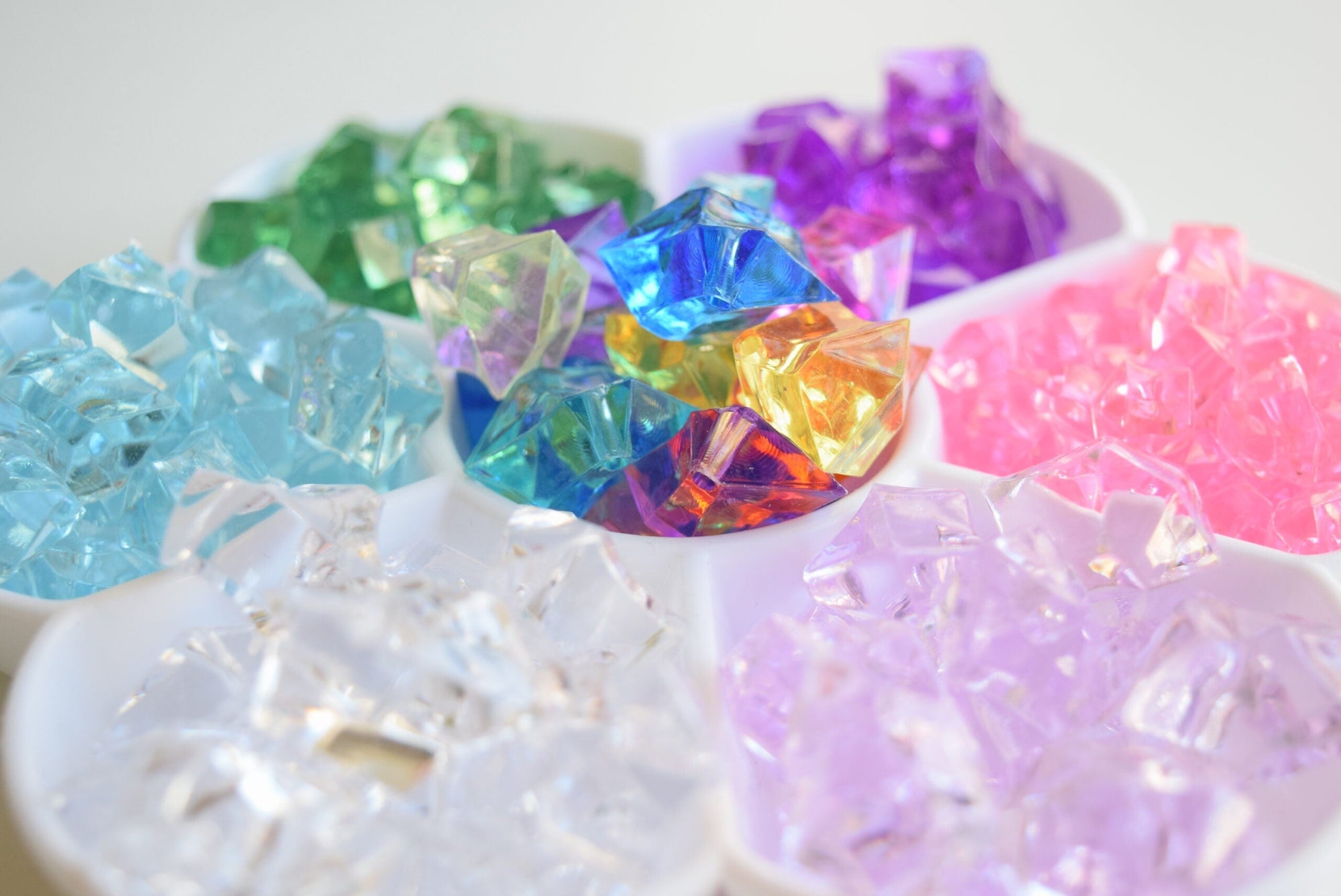 Krystaly 20ks - různé barvy variable Messy Play 
